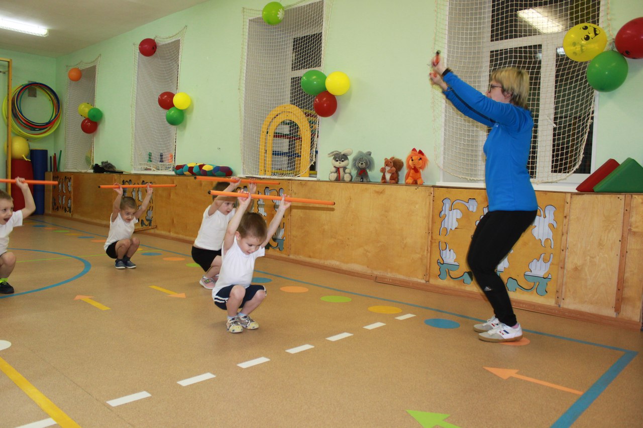 Муниципальное учреждение сказка. Спортивный досуг в детском саду. Физкультурный досуг в младшей и средней группах детского сада. Детский сад сказка Заозерск. Заозёрск города Мурманской области детский сад Радуга.